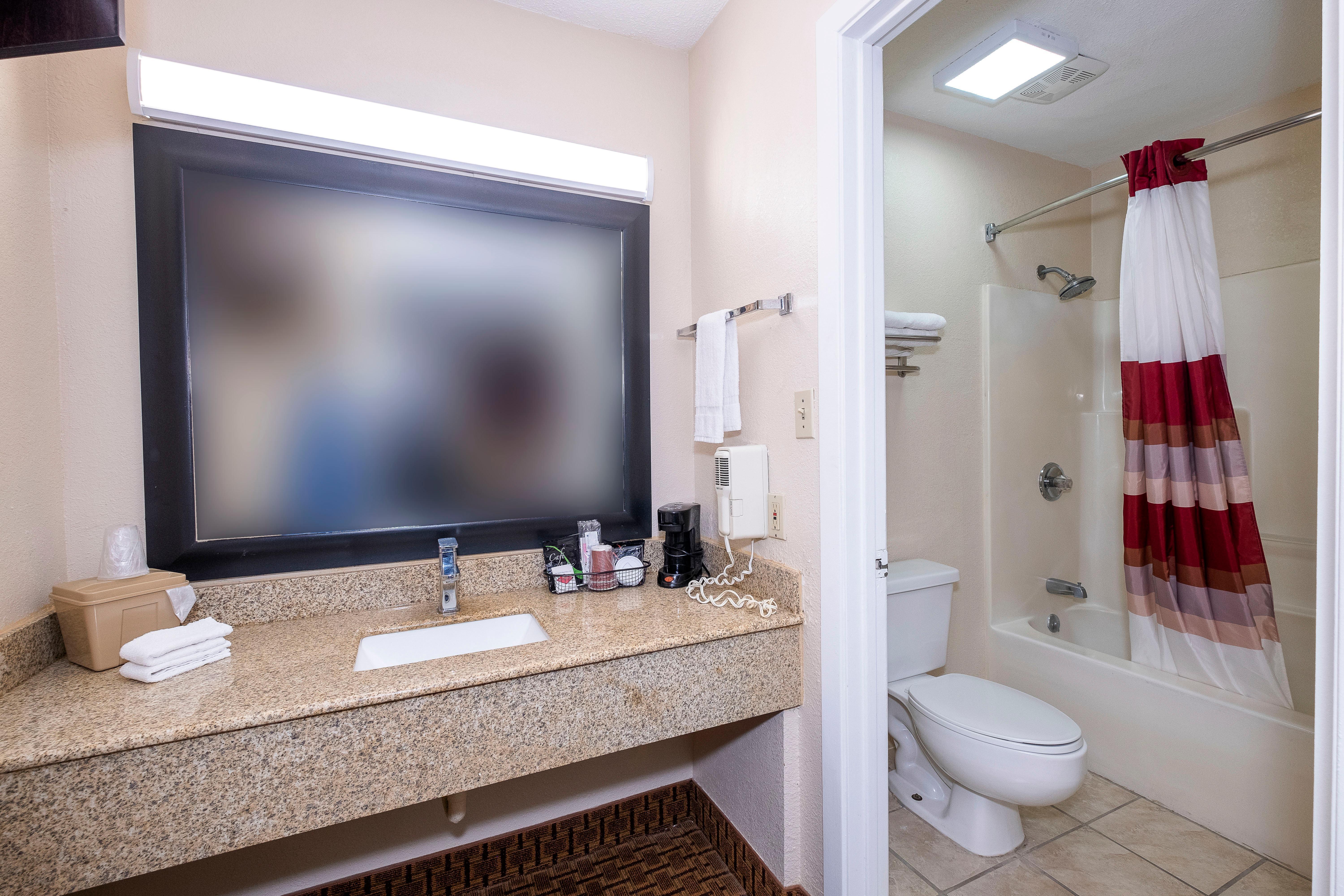 Red Roof Inn Масъл Шоулс Екстериор снимка