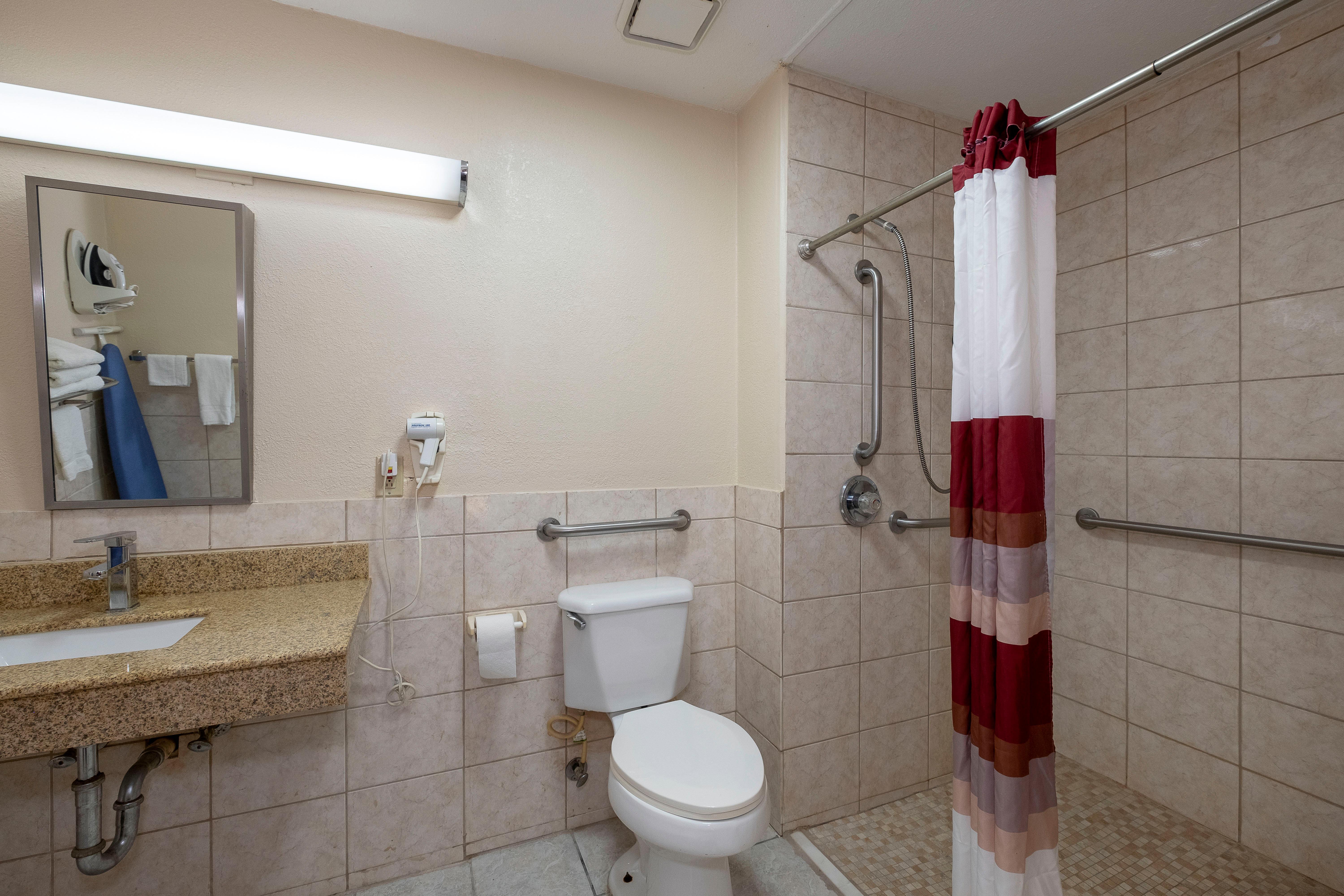 Red Roof Inn Масъл Шоулс Екстериор снимка