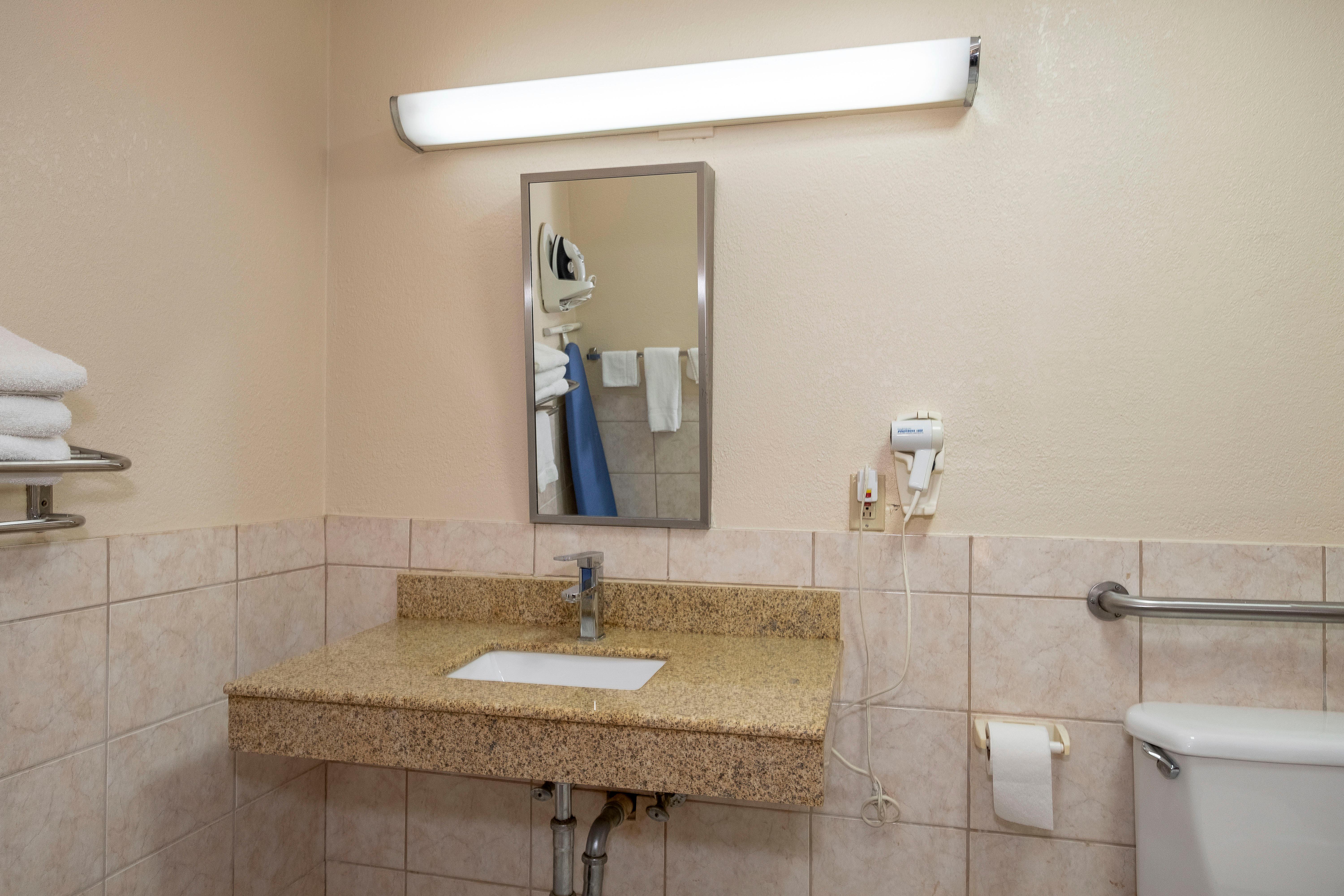 Red Roof Inn Масъл Шоулс Екстериор снимка