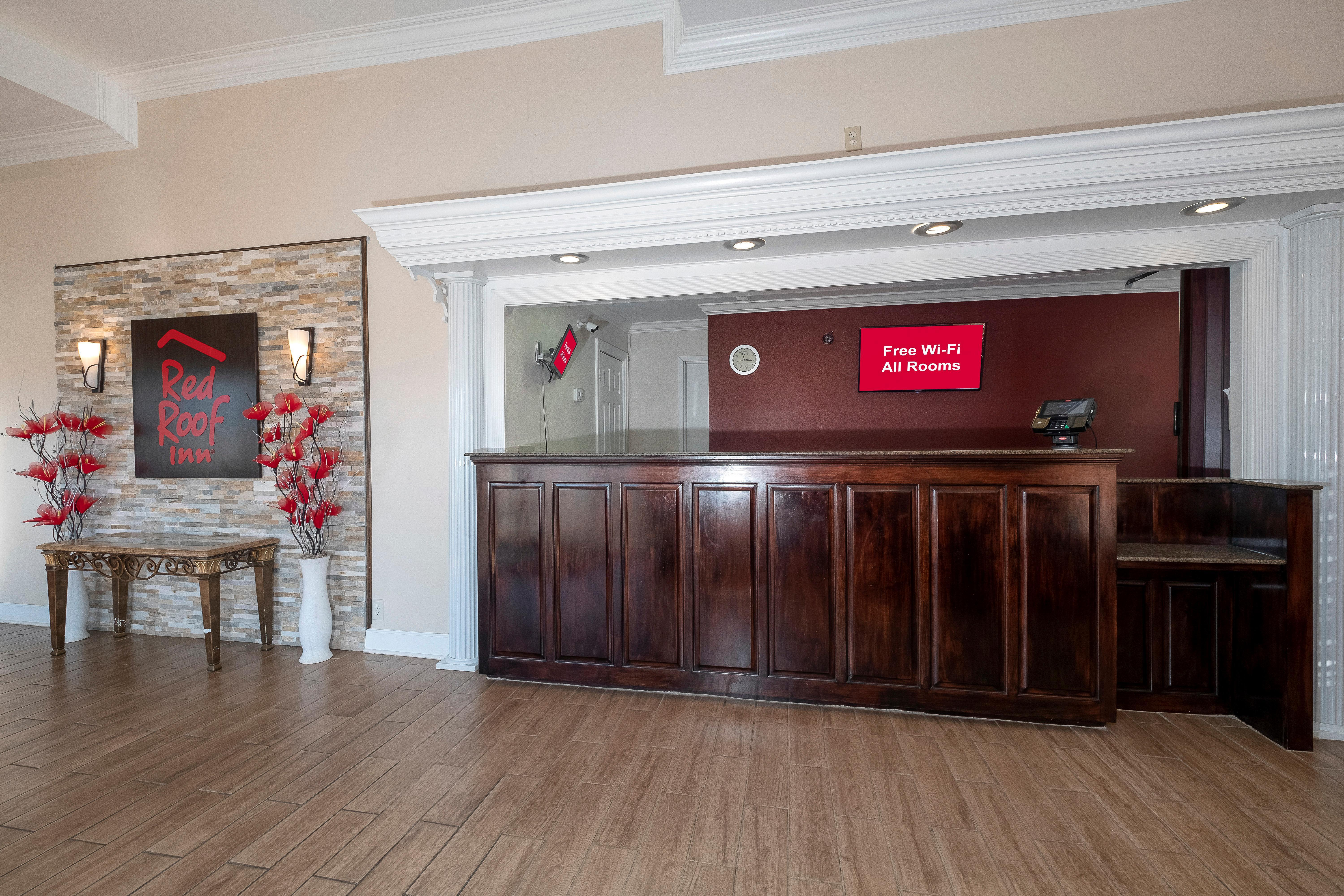Red Roof Inn Масъл Шоулс Екстериор снимка