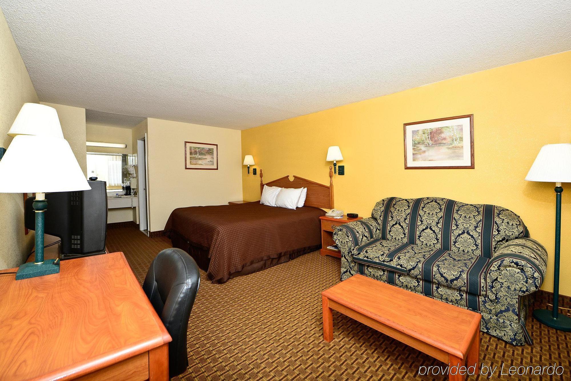 Red Roof Inn Масъл Шоулс Екстериор снимка