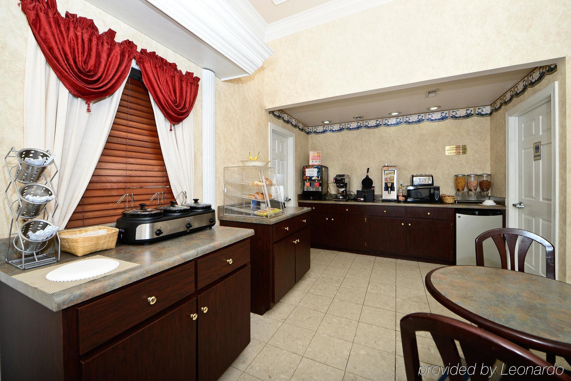 Red Roof Inn Масъл Шоулс Ресторант снимка
