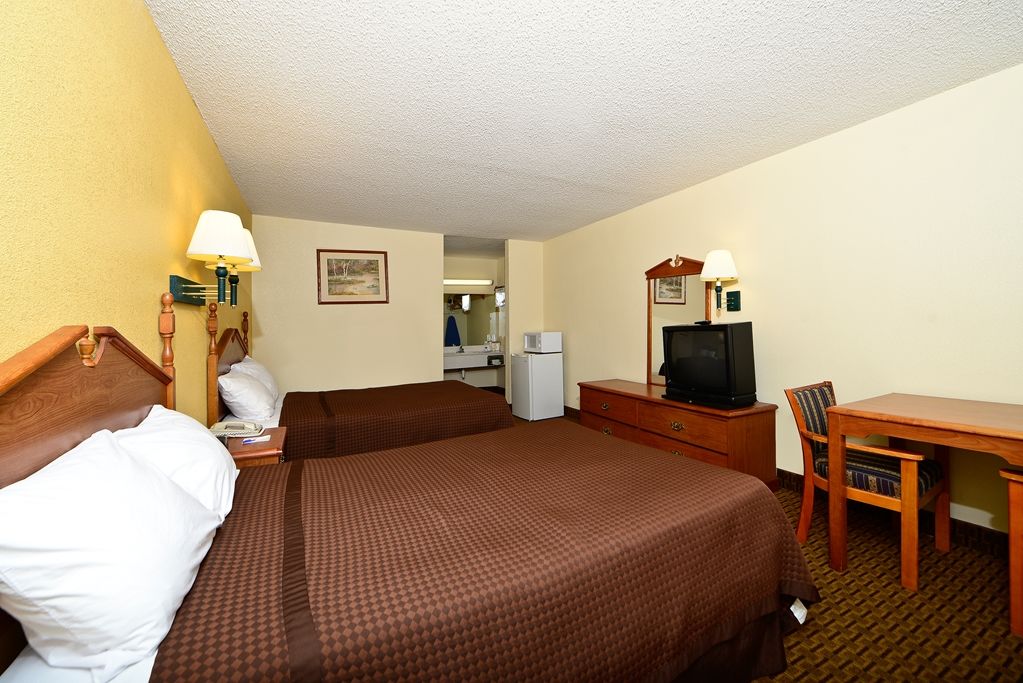 Red Roof Inn Масъл Шоулс Стая снимка