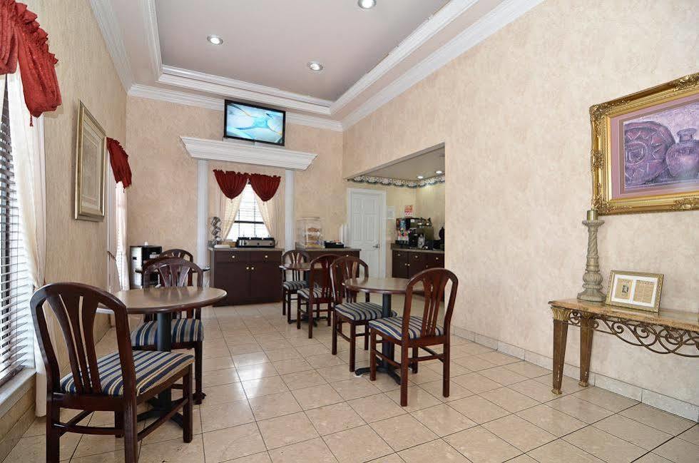 Red Roof Inn Масъл Шоулс Екстериор снимка