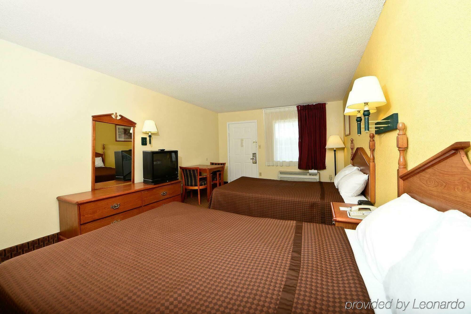 Red Roof Inn Масъл Шоулс Екстериор снимка