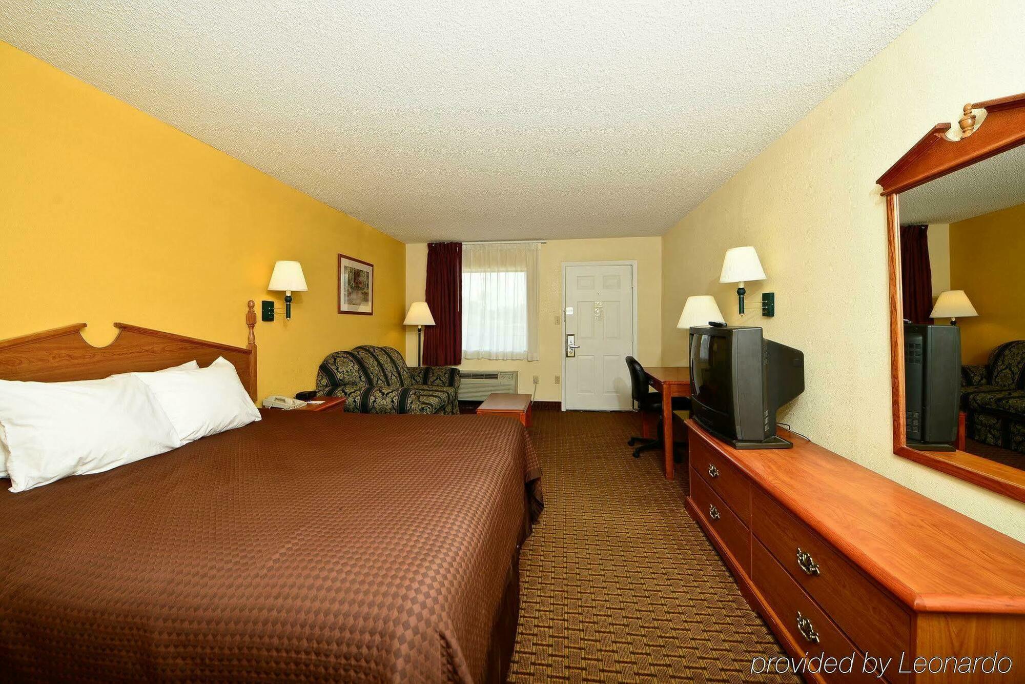 Red Roof Inn Масъл Шоулс Екстериор снимка