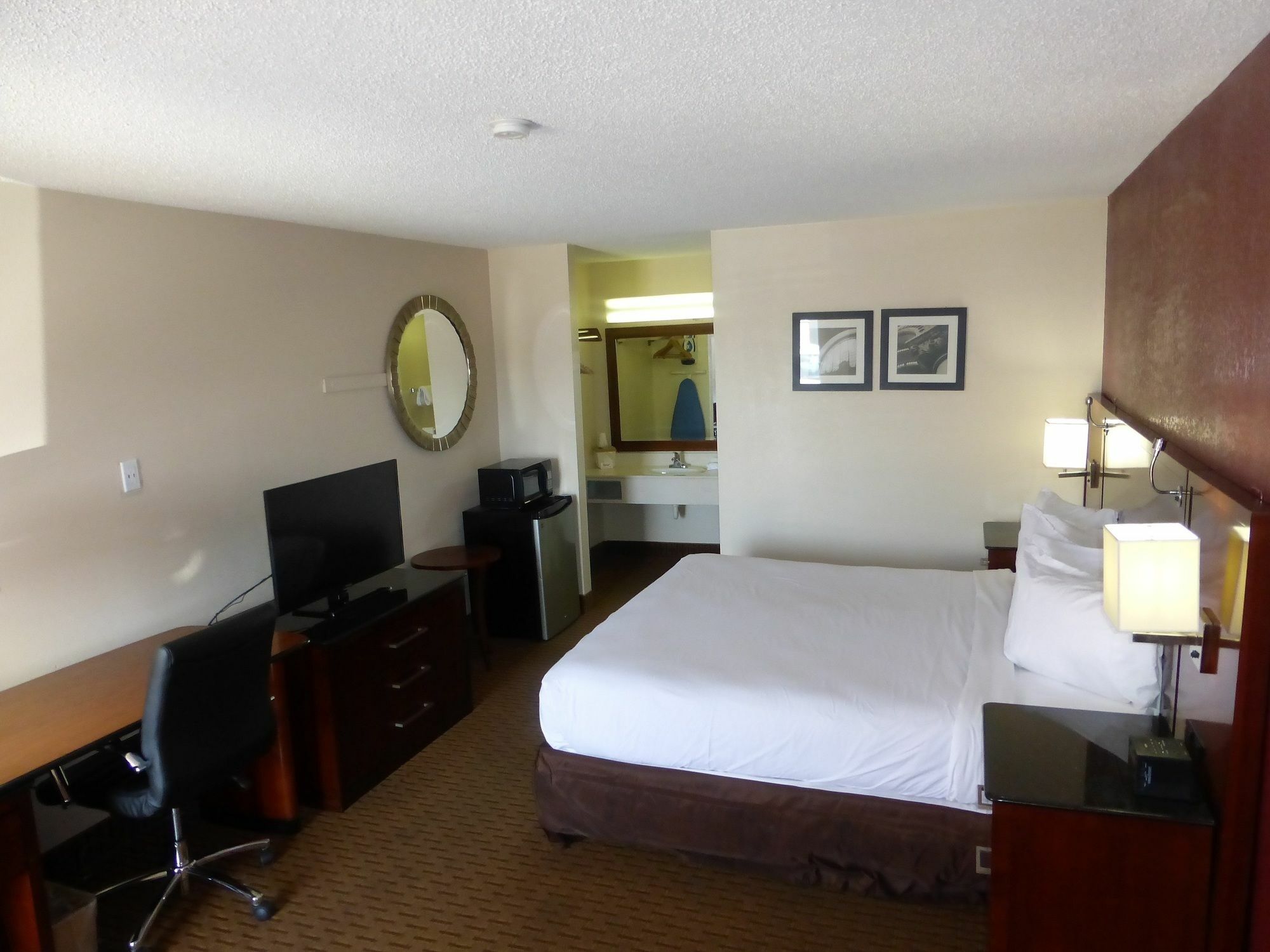Red Roof Inn Масъл Шоулс Екстериор снимка