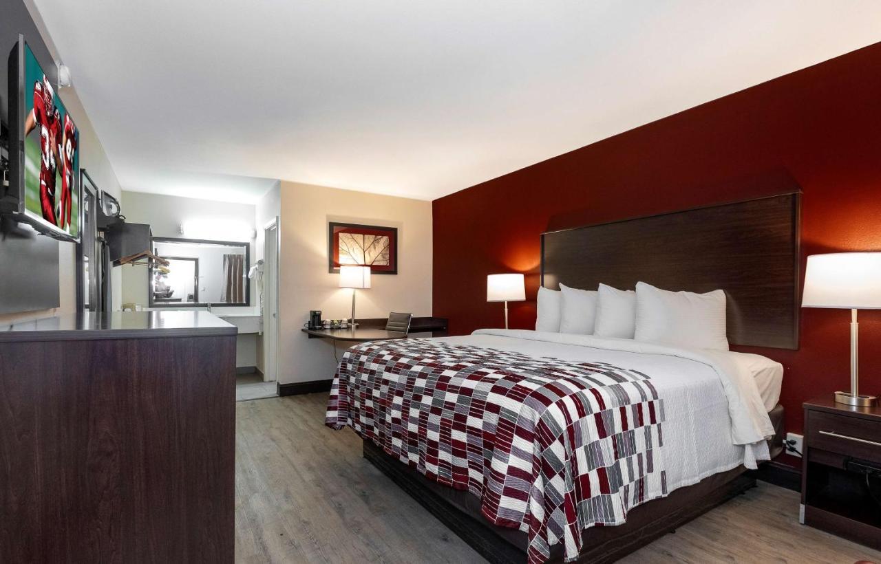 Red Roof Inn Масъл Шоулс Екстериор снимка